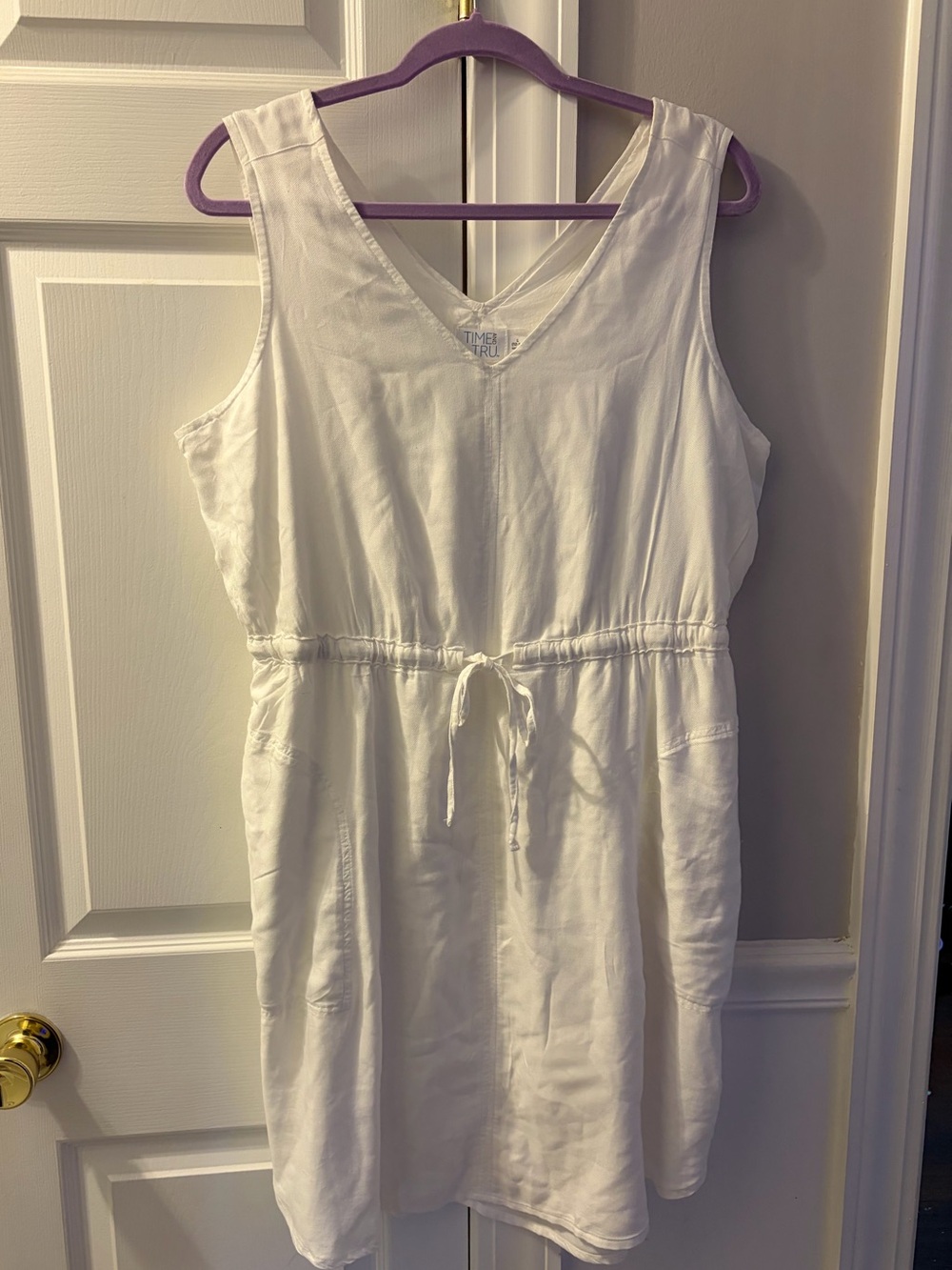 Time and Tru White V-Neck Sleeveless Dress
